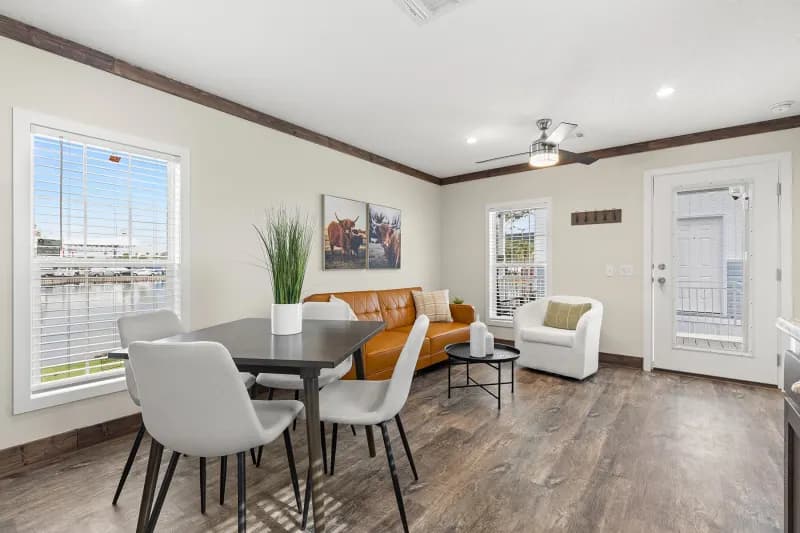 Legend 1437415 interior home features