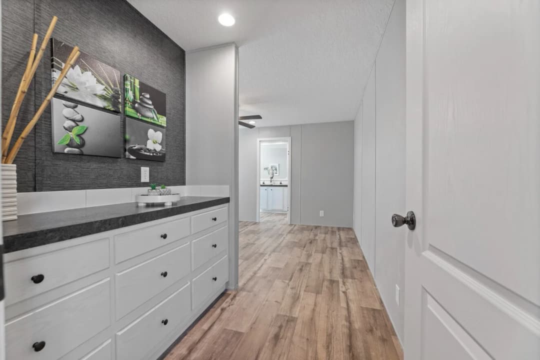 The clarke 16762c interior home features