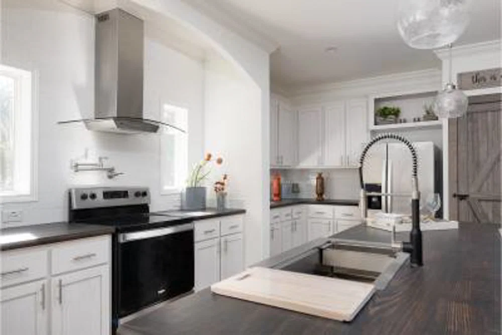 Cordele kitchen home features
