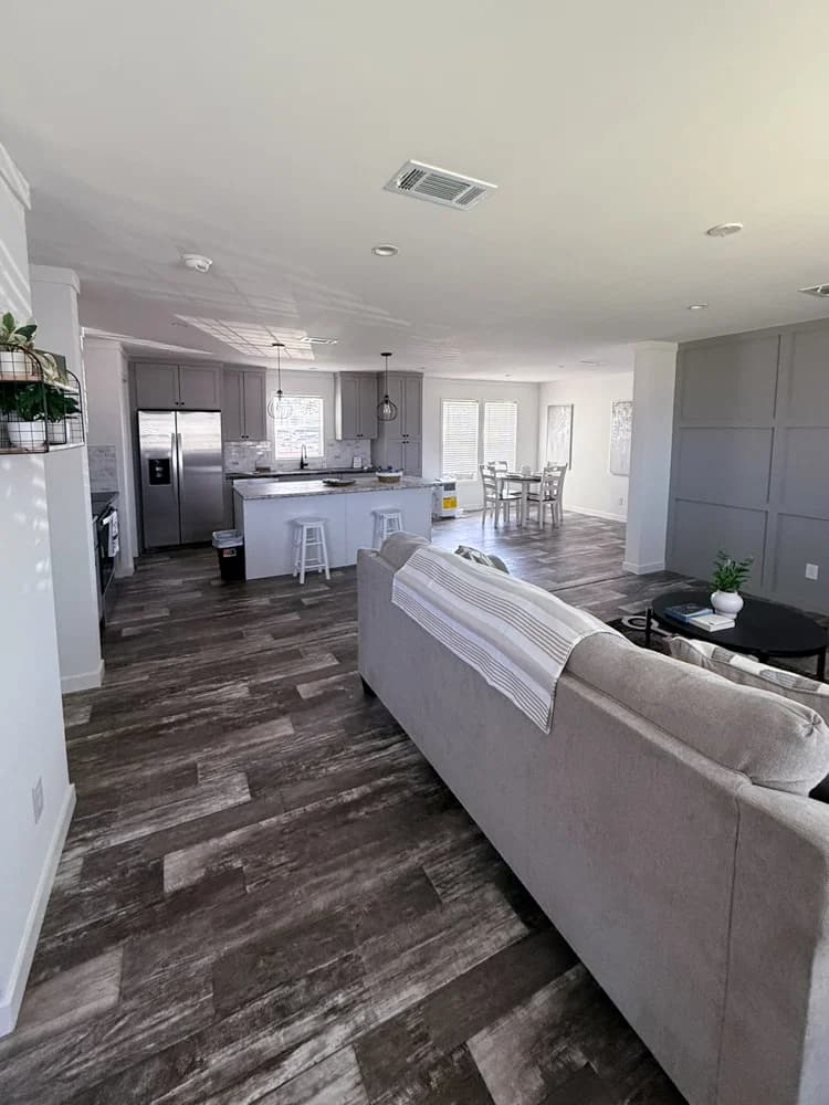 Gibbon interior home features