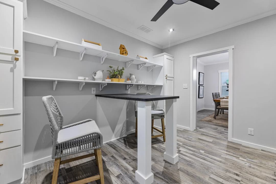 Davan 28683a interior home features