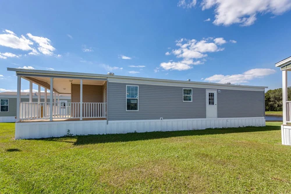 Mack exterior home features
