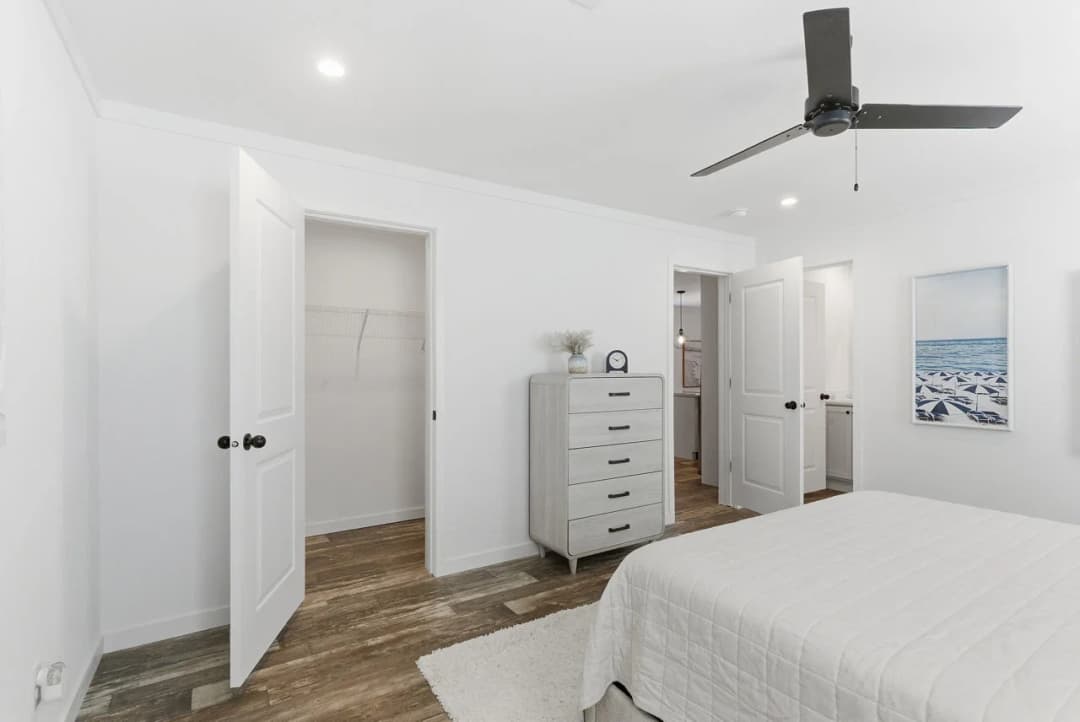 Key largo 2854h32g01 bedroom home features