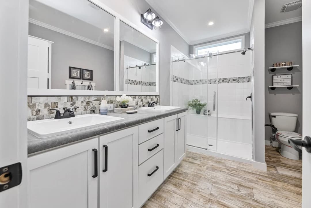 Cottage farmhouse 28522j bathroom home features
