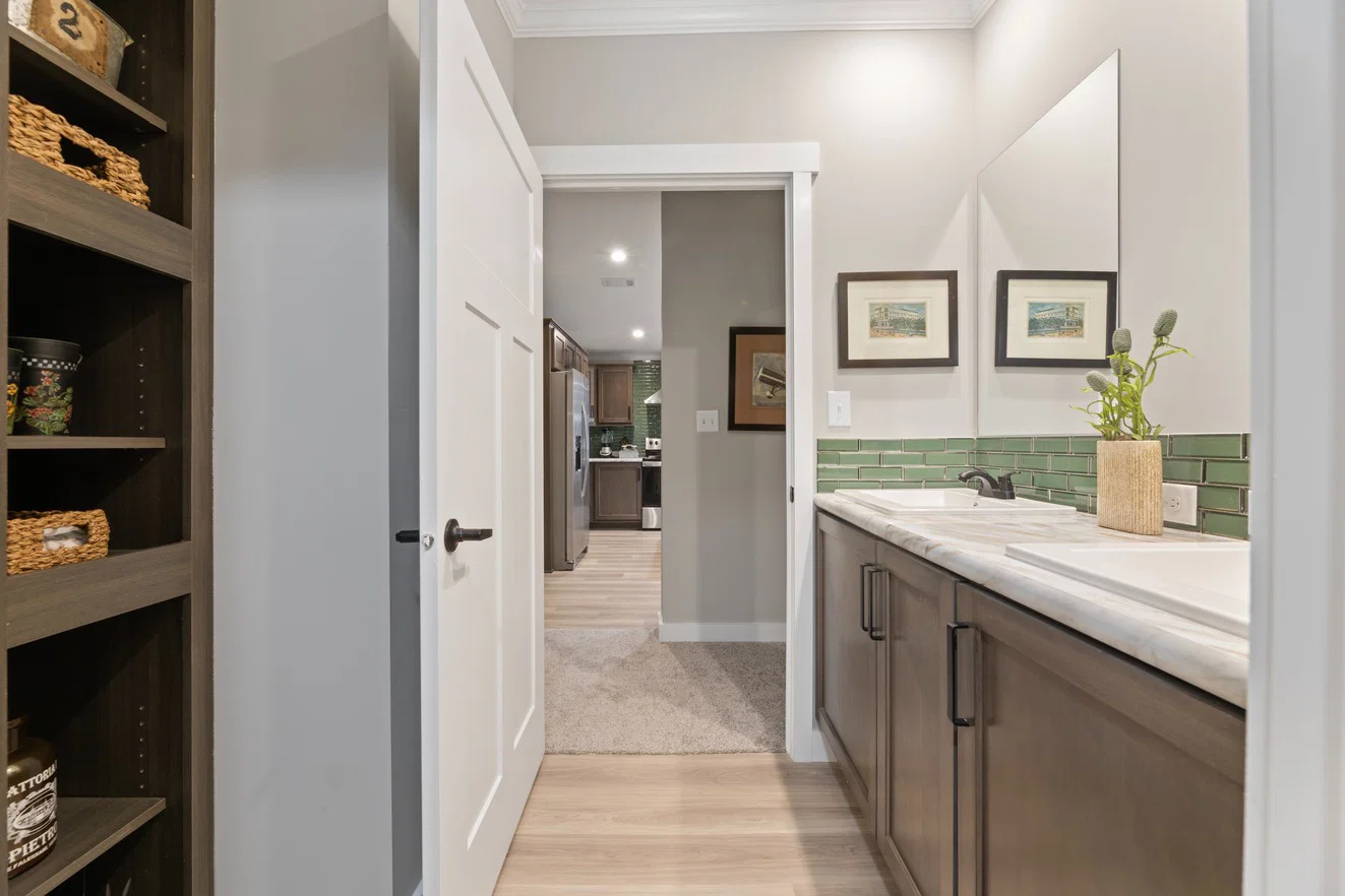 Pelican bay ii 30764b bathroom home features