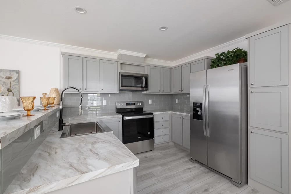 Everglade kitchen home features