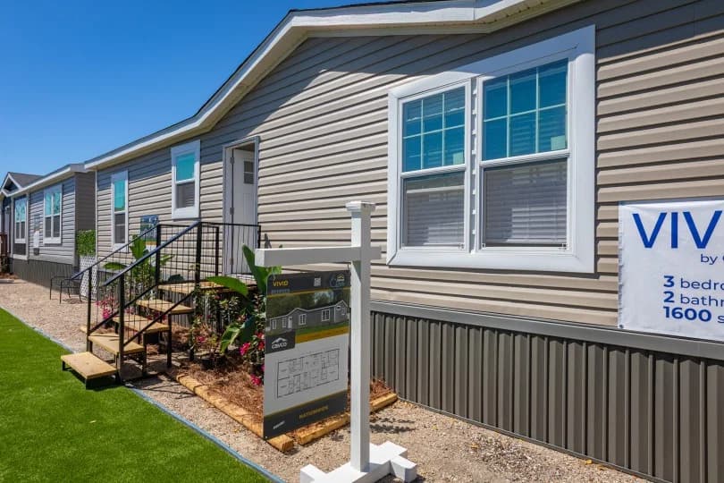Vivid 28603n exterior home features