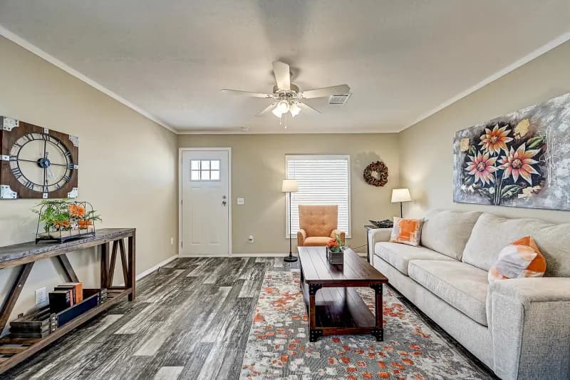 Legend 1660390 interior home features