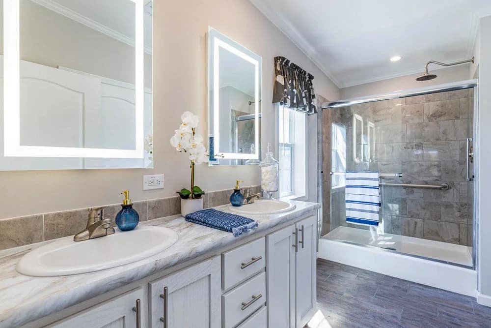 Yarbo bathroom home features