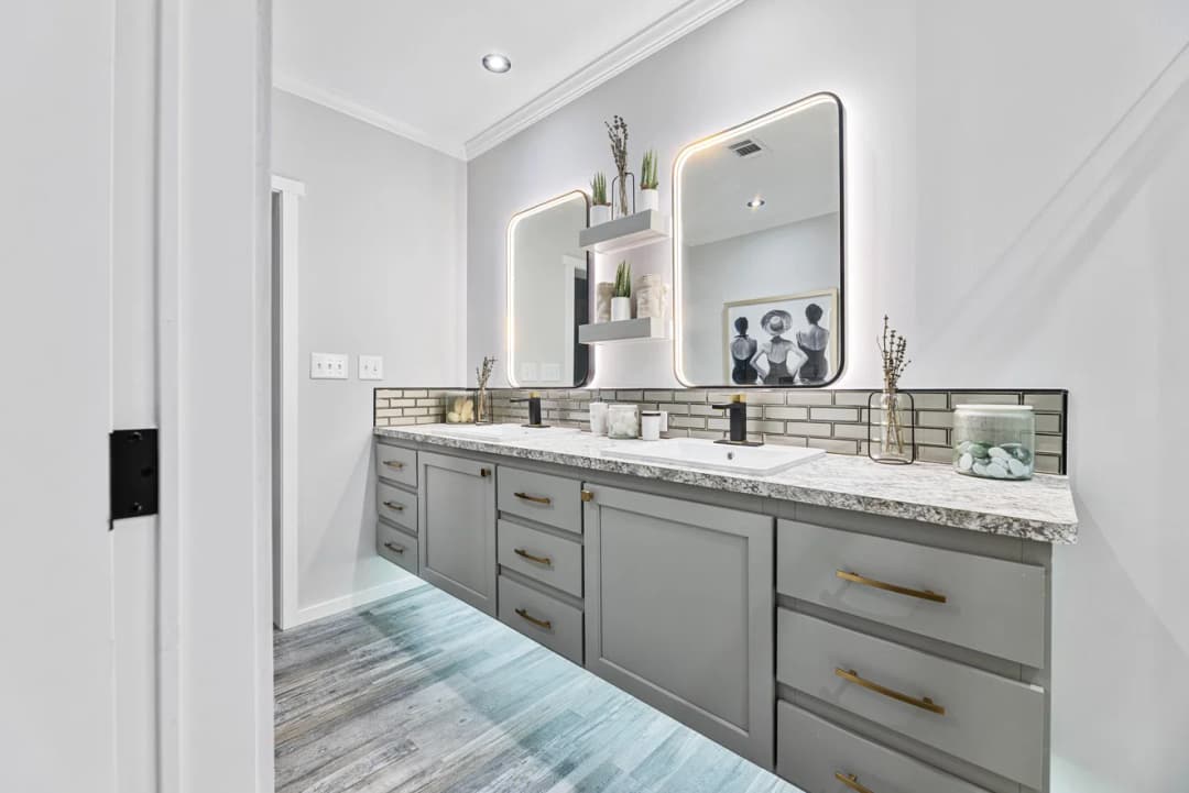 Davan 28683a bathroom home features
