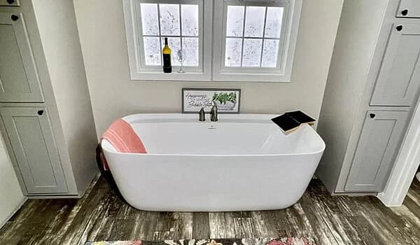 Waycross express 2856492 bathroom home features