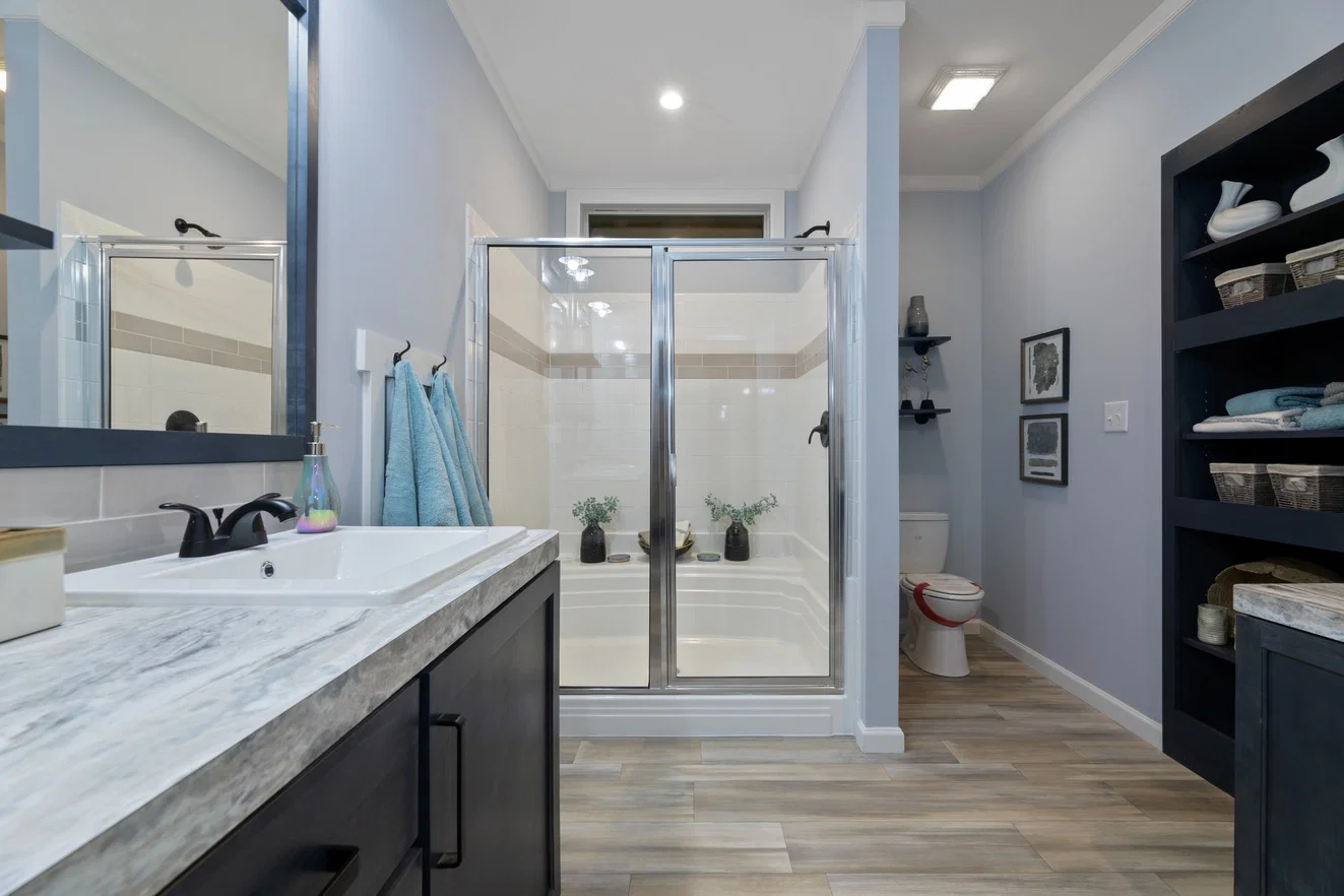 Finley 28684a bathroom home features