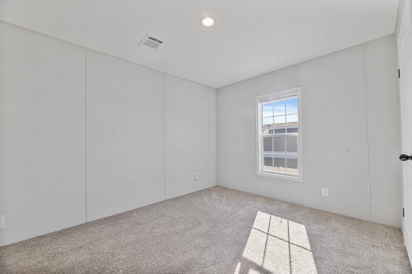 Vivid 28603n bedroom home features