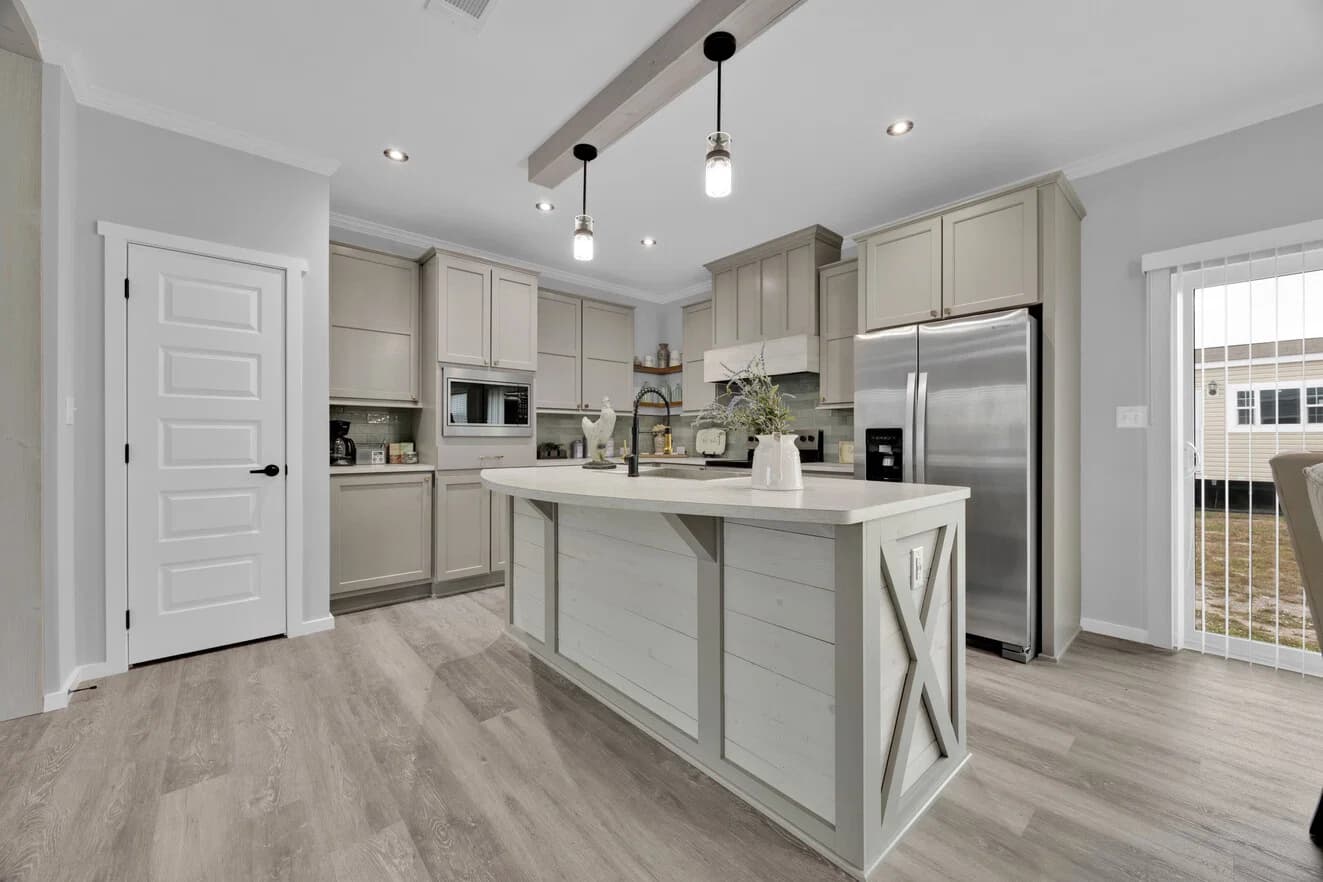 Quinn 30523a kitchen home features