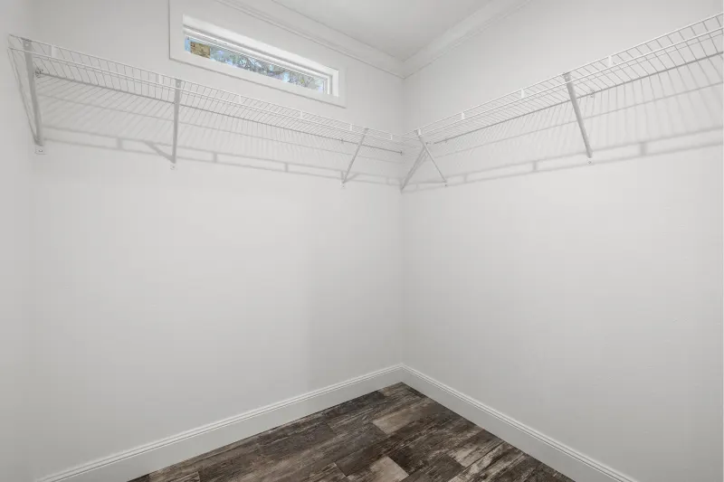 Freedom 2860520 interior home features