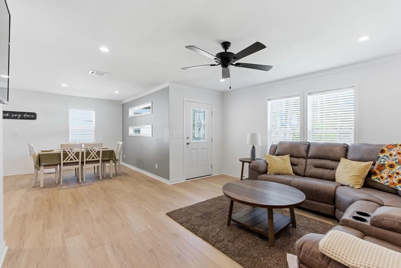 Key largo 3252h32g01 interior home features