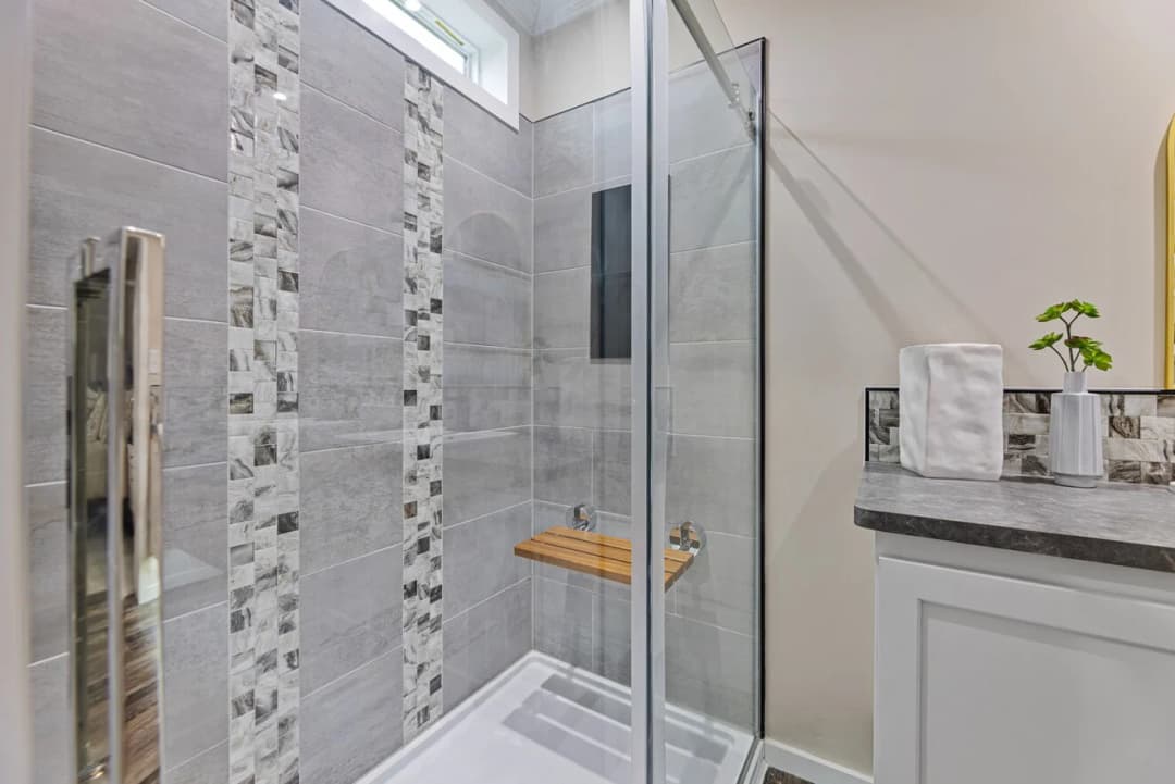 Pierce 28562a bathroom home features