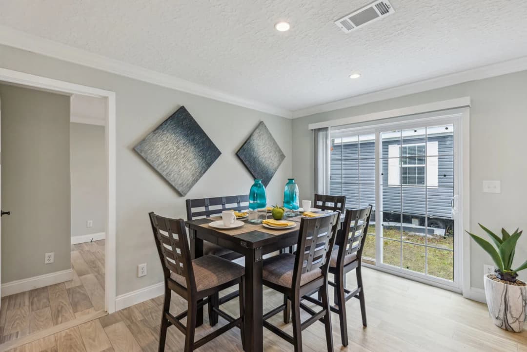 Waycross express 2852477 interior home features