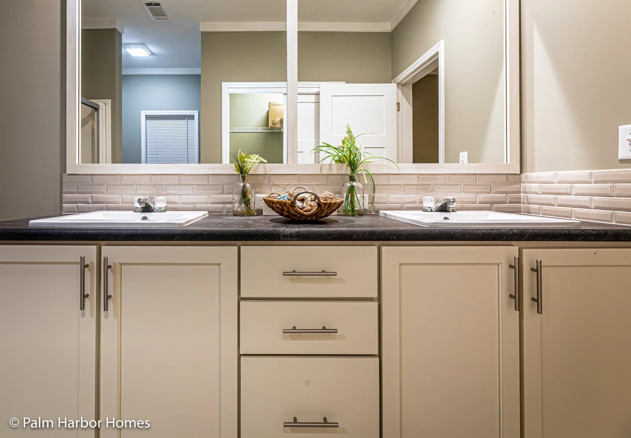 Summer breeze iv 28522d bathroom home features