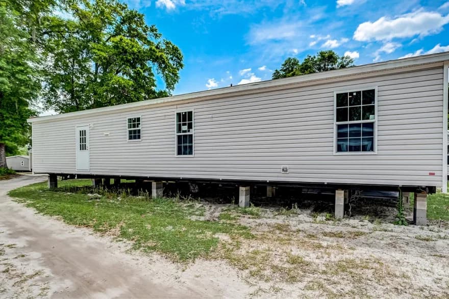 Burnett elevation and exterior home features