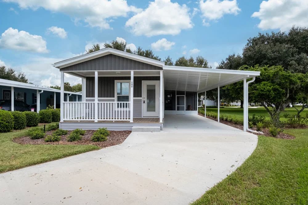 Everglade elevation and exterior home features