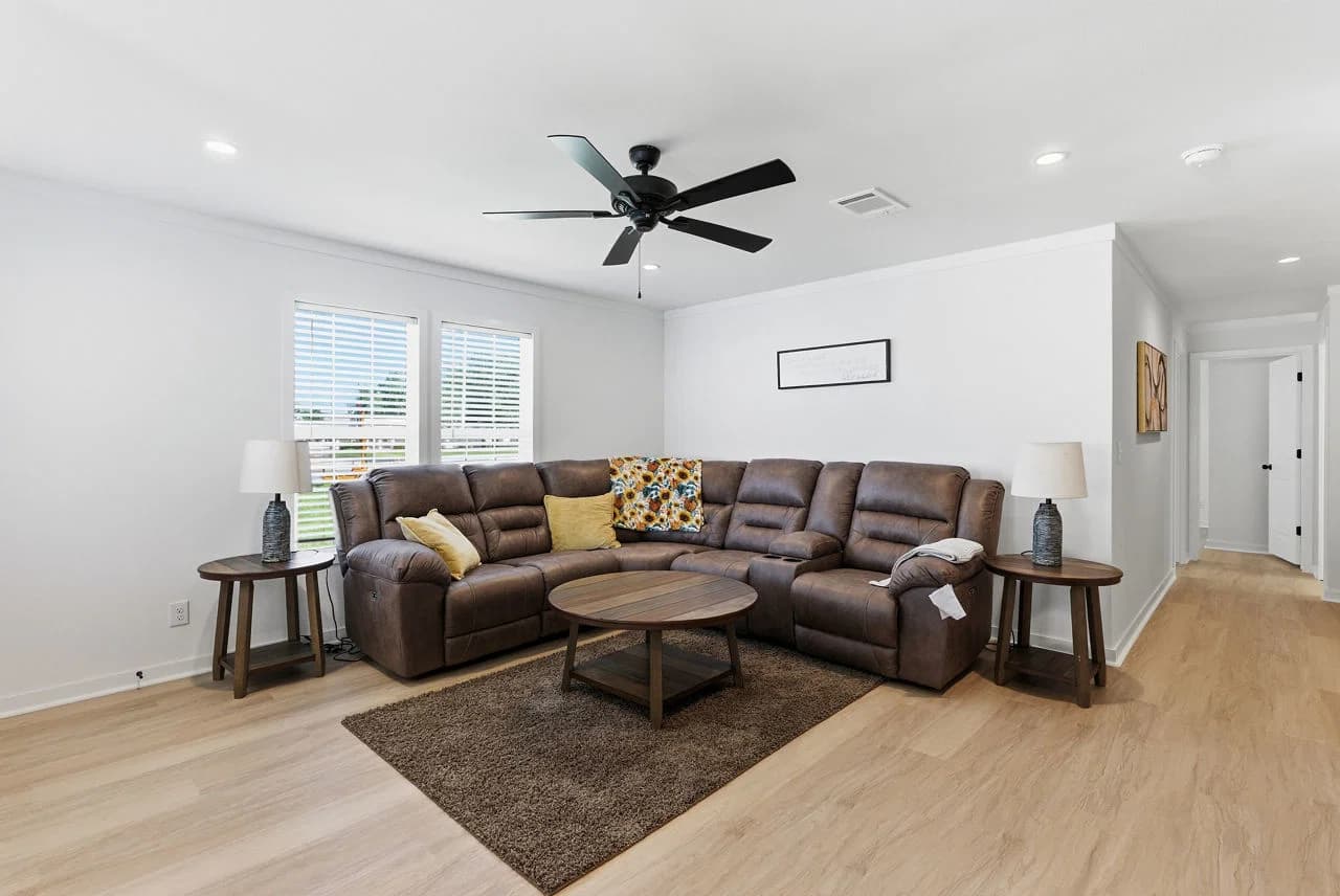 Key largo 3252h32g01 interior home features
