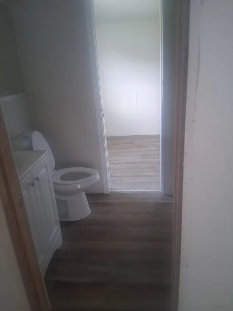 Pre-owned - 2015 nobility homes double wide (windzone 3) bathroom home features