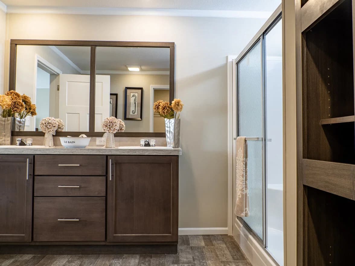 Avon park 24482e bathroom home features