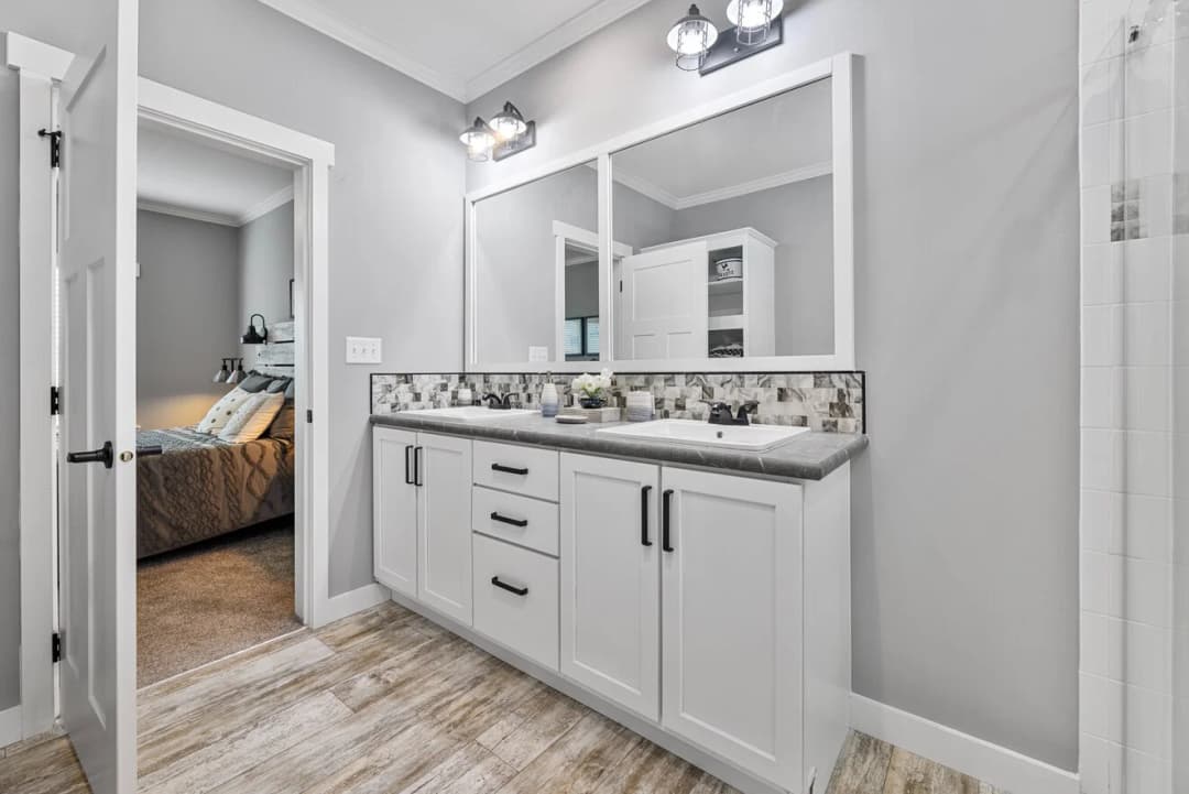 Cottage farmhouse 28522j bathroom home features