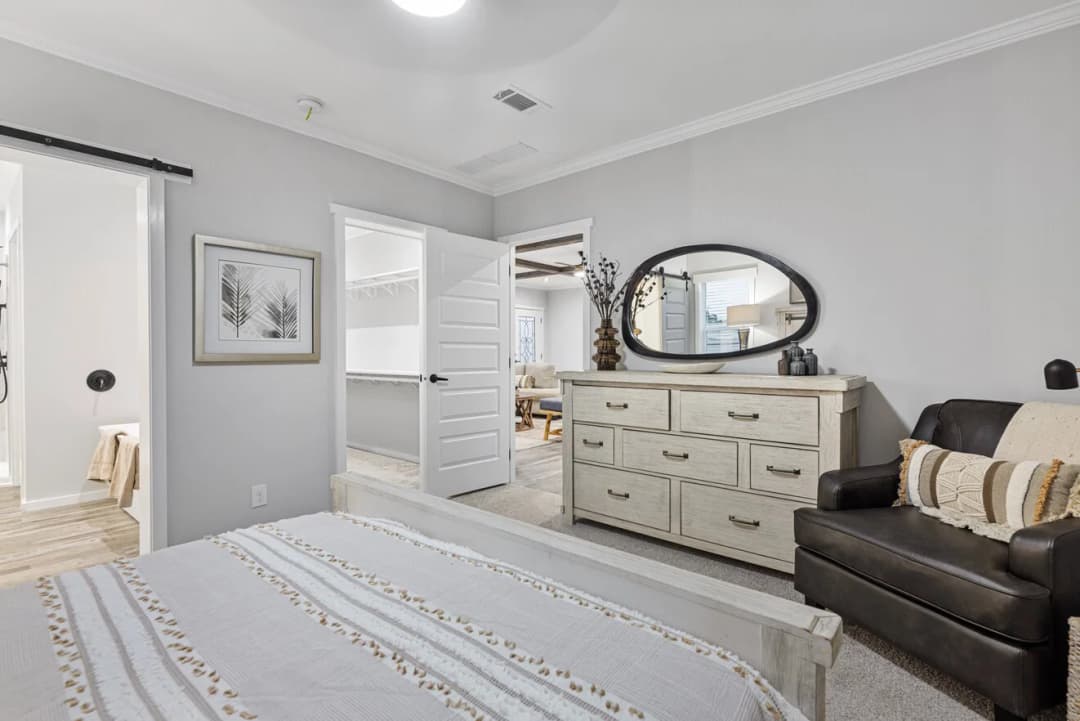 Davan 28683a bedroom home features