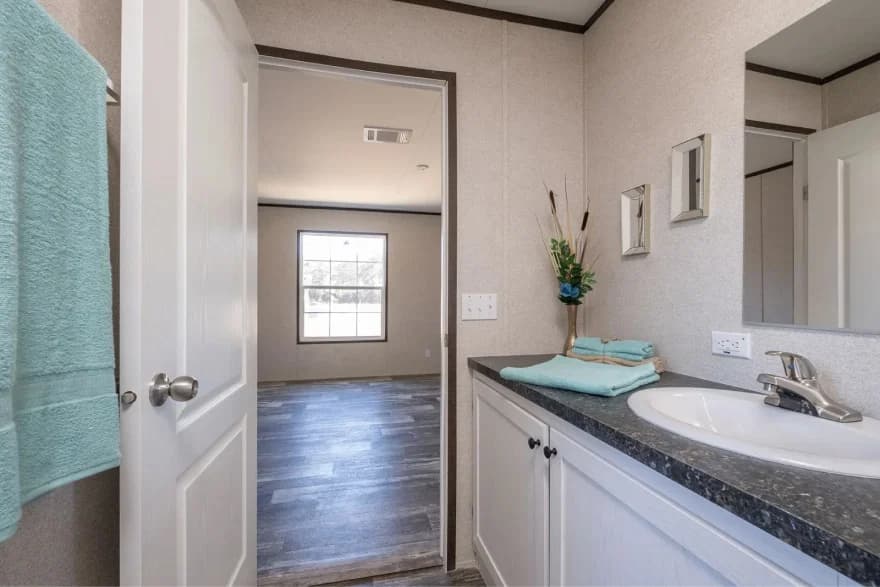 Plumosa bathroom home features