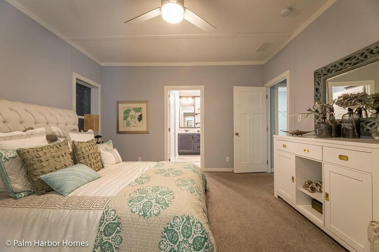 Jenkins 28522a bedroom home features