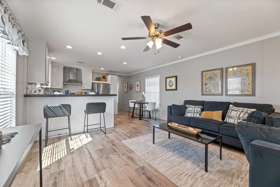 The clarke 16762c interior home features