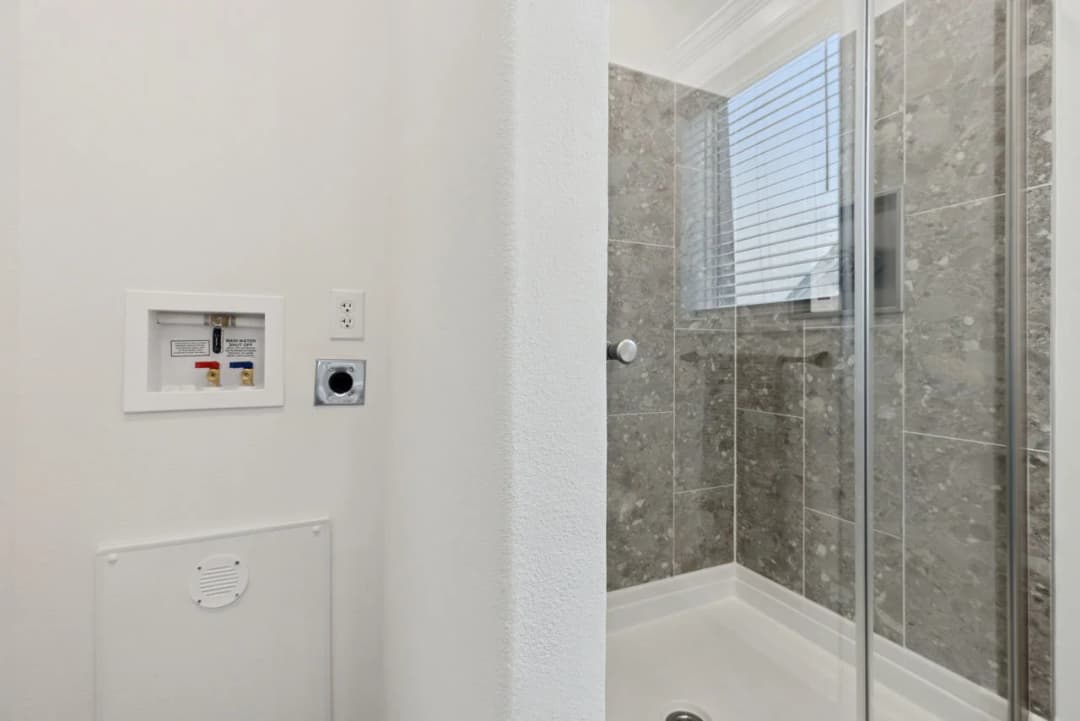 Calloway 239 bathroom home features