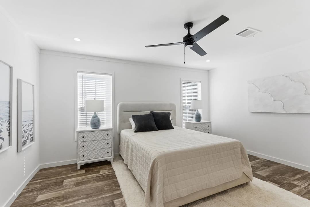 Key largo 2854h32g01 bedroom home features