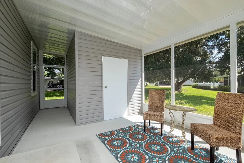 Everglade exterior home features