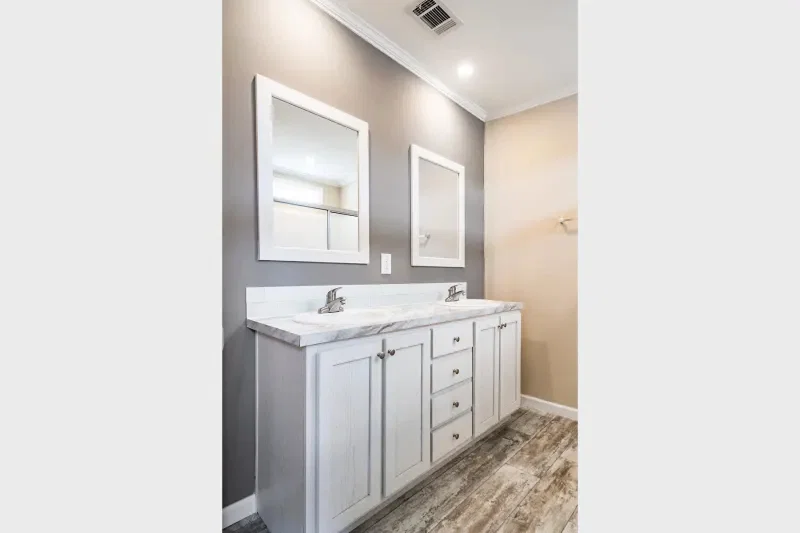 Ronton bathroom home features