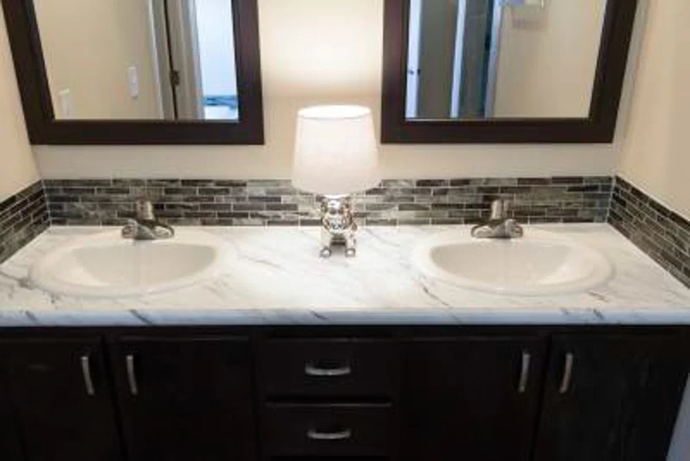 Ridgely bathroom home features