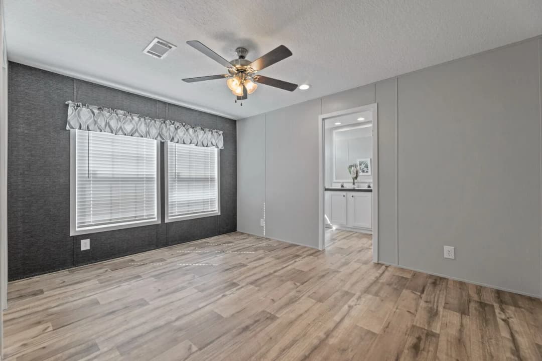 The clarke 16762c interior home features