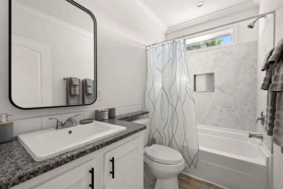 Silver springs 5046 bathroom home features