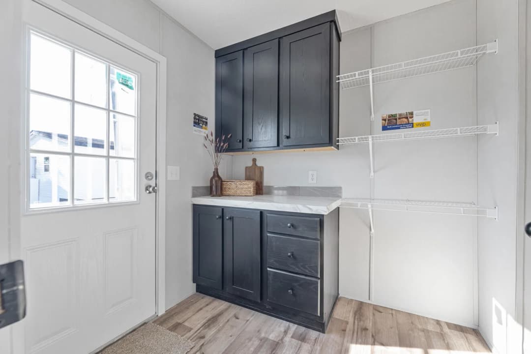 Vivid 28603n interior home features