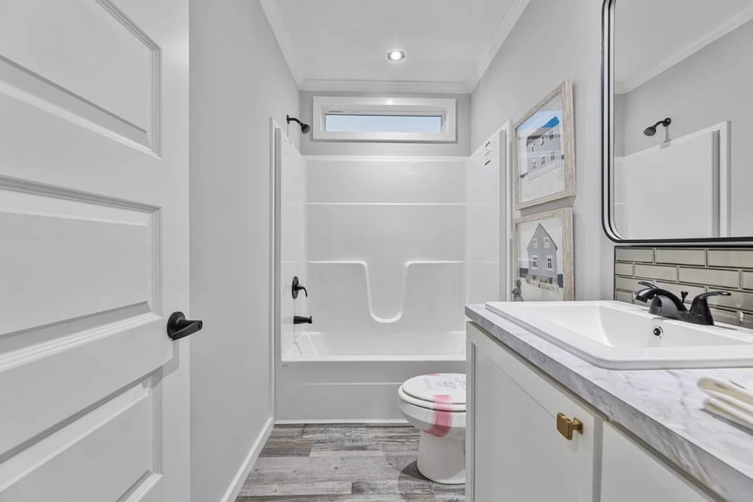 Davan 28683a bathroom home features
