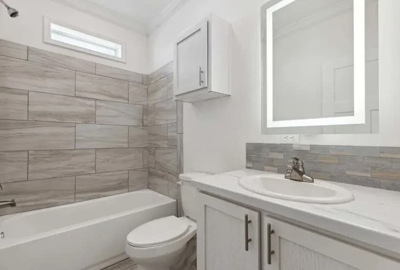 Mullett bathroom home features