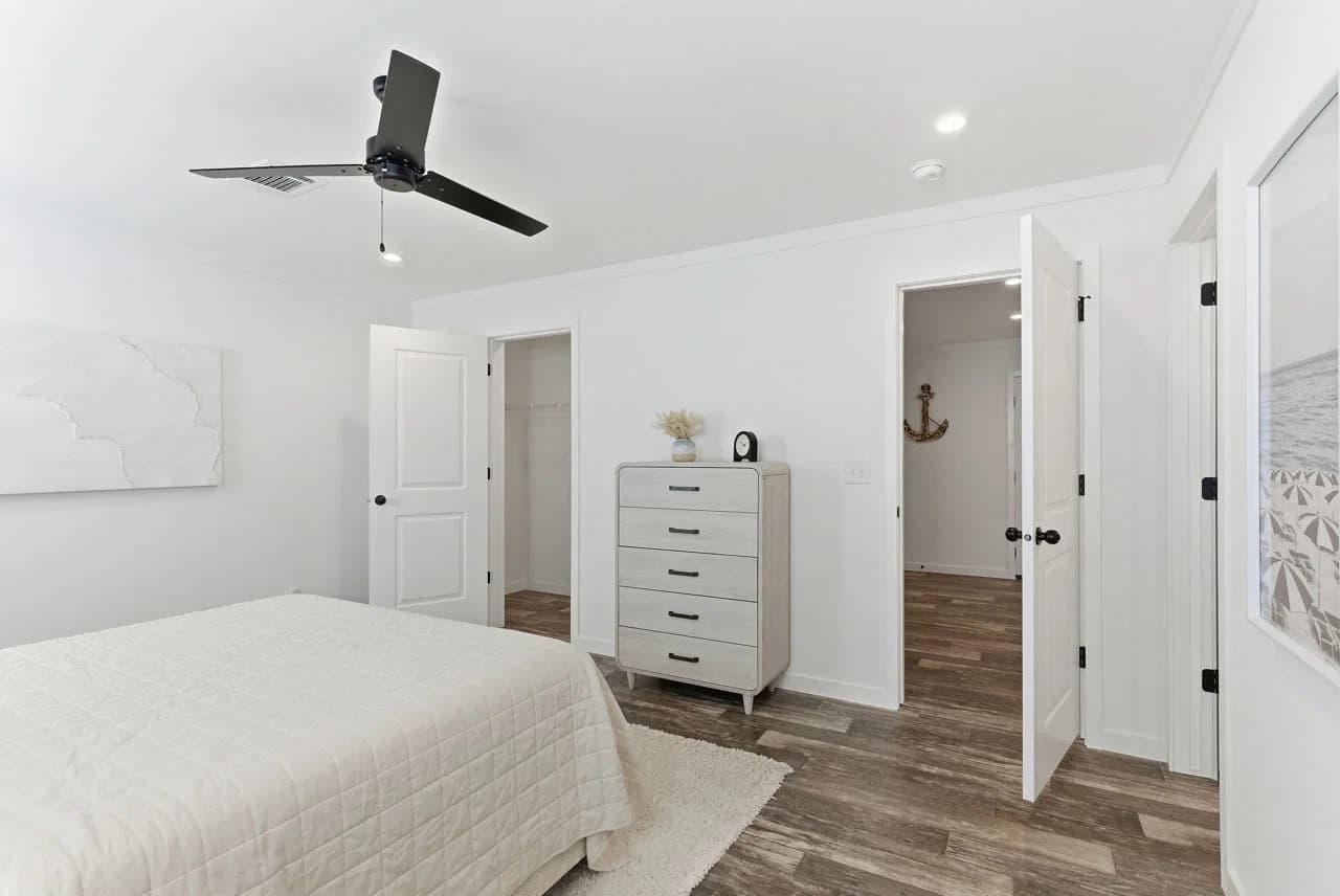 Key largo 2854h32g01 bedroom home features