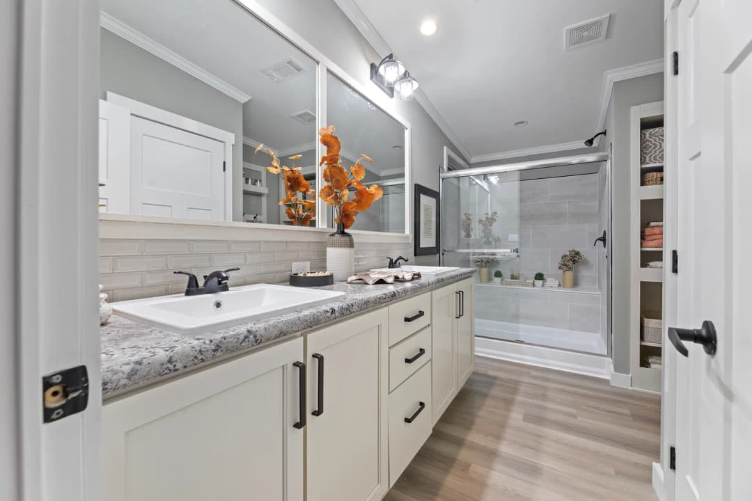 Pelican bay ii 30764b bathroom home features