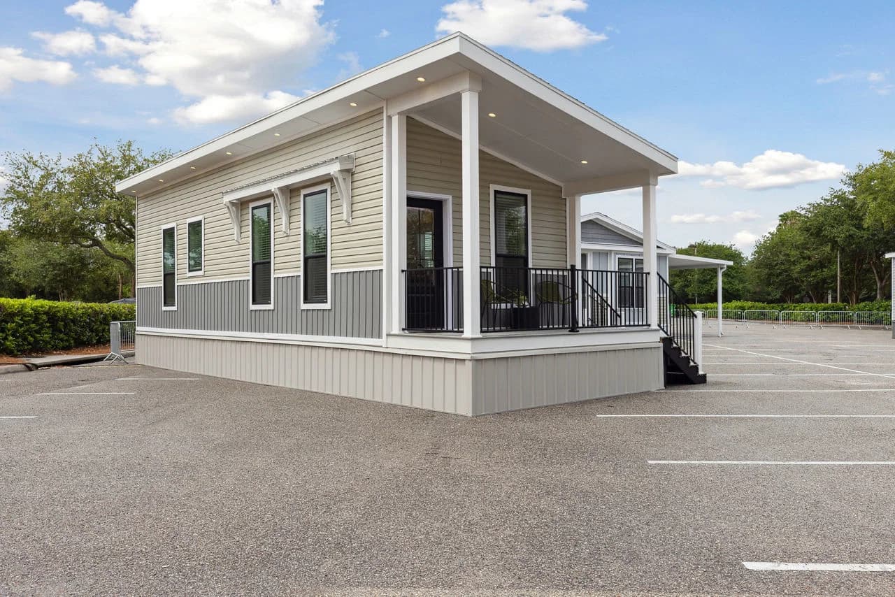 Calloway 239 exterior home features