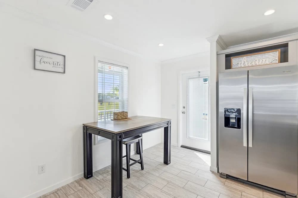 Mabson kitchen home features