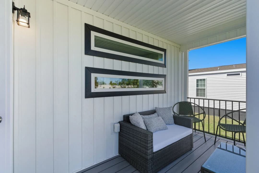 Key largo 3252h32g01 exterior home features