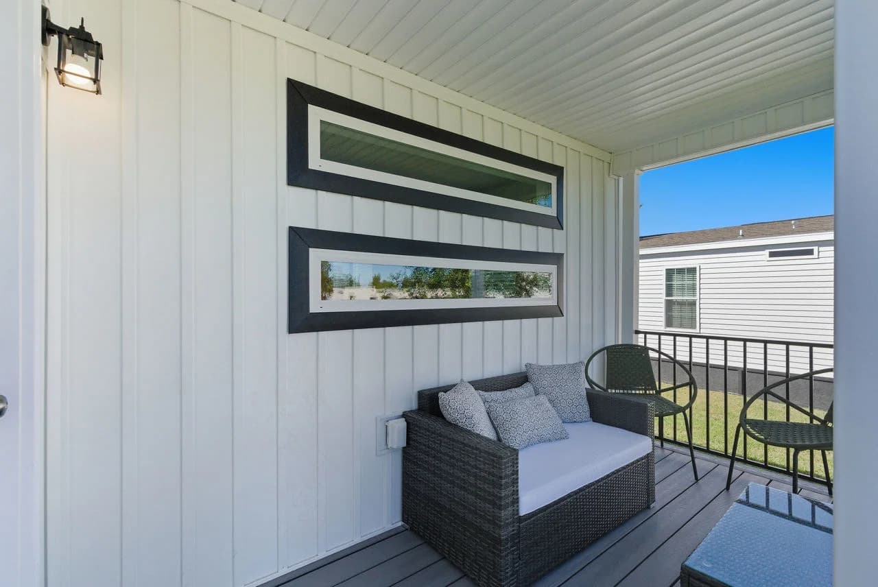 Key largo 3252h32g01 exterior home features