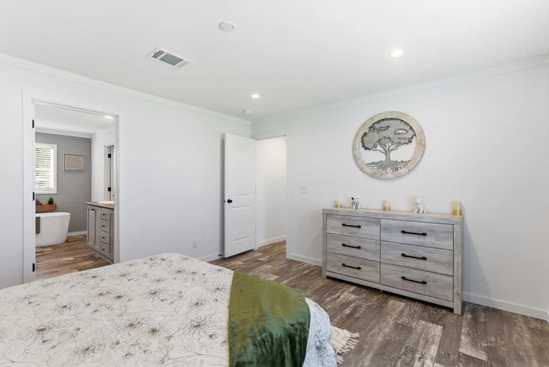 Key largo 2856h32a1c bedroom home features